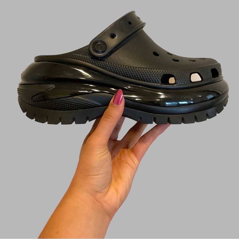 SOLD CROCS MEGA CRUSH CLOG